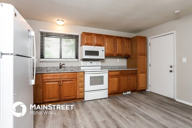 Photo - 1700 Birch St