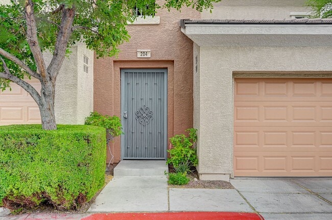 Photo - AMBER RIDGE Gated Beauty in Summerlin! 1600+ SF Condo Unit 204