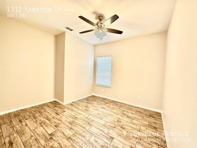 1312 S Yankton St Unit 4