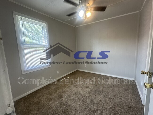 Photo - 916 Kussner St Condo