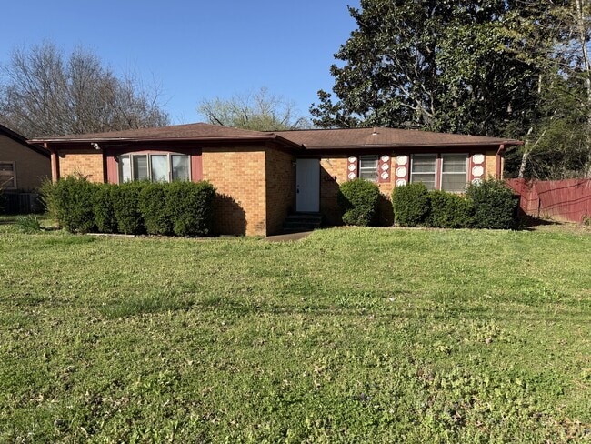 Photo - 3811 Lakeview Dr NW