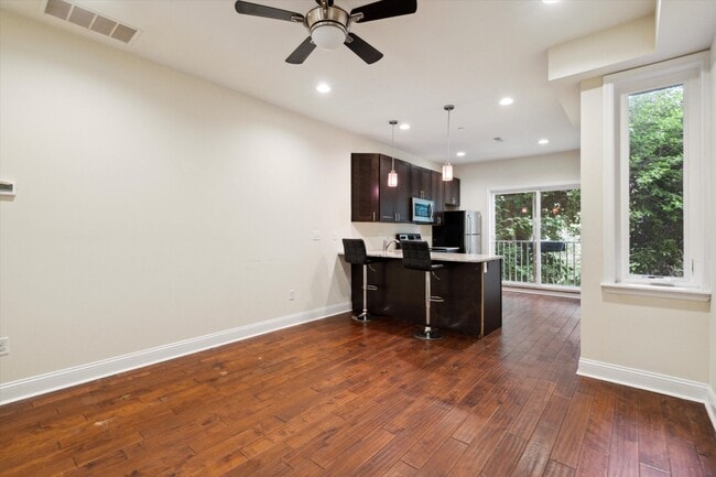 Building Photo - 1521 W Seybert St Unit B