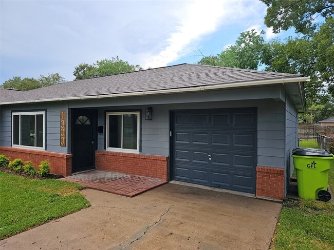 Photo - 1300 Lawrence St