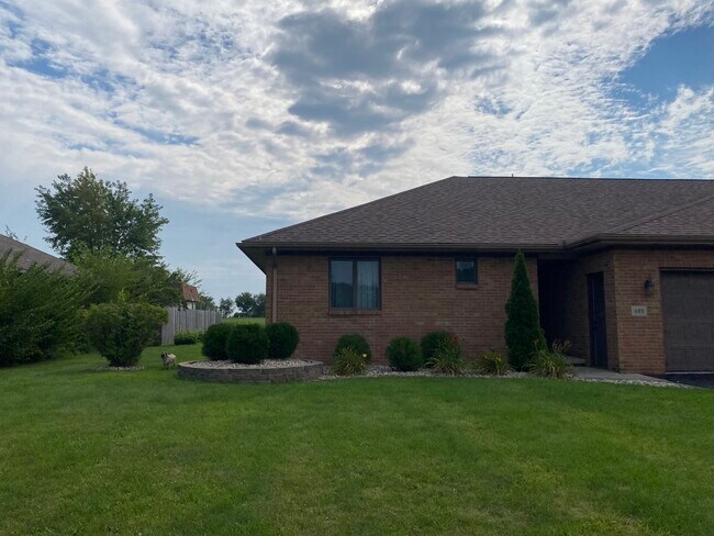 Front Yard / Landscaping - 689 Apple Blossom Ln Unit Condo