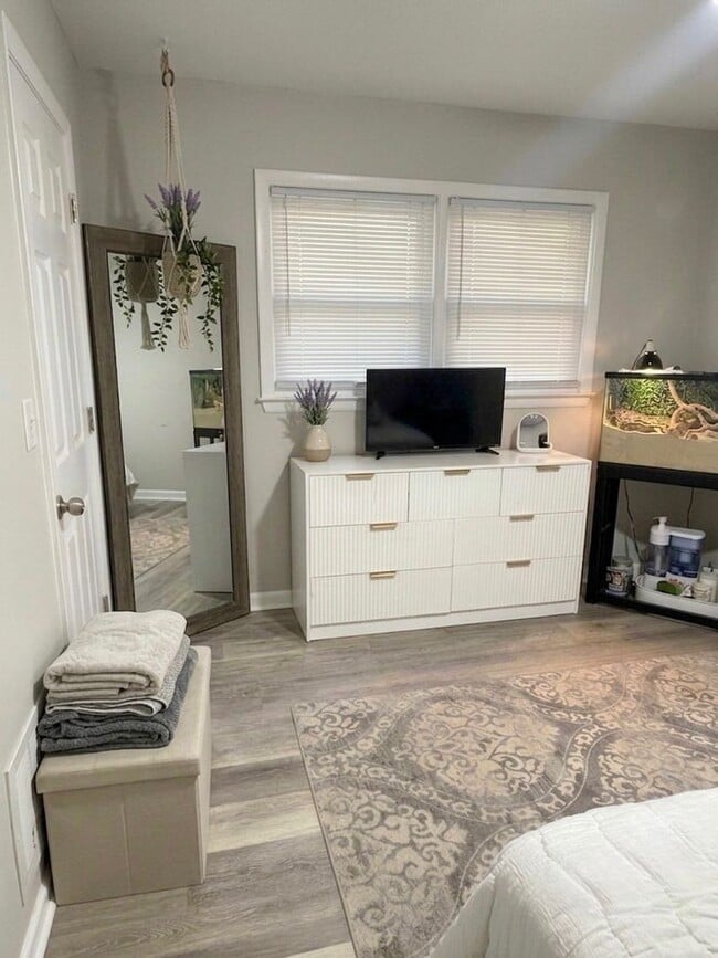 Photo - 4 Bed/2 Bath Brick Home