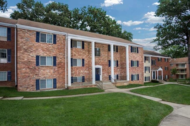 1, 2, and 3-bedroom apartments at Deerfield Run & Village Square North Apartments in Laurel, MD