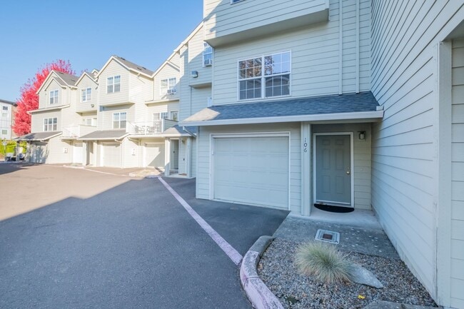 Building Photo - Stylish 2-Bedroom Condo Near OSU – Spaciou...