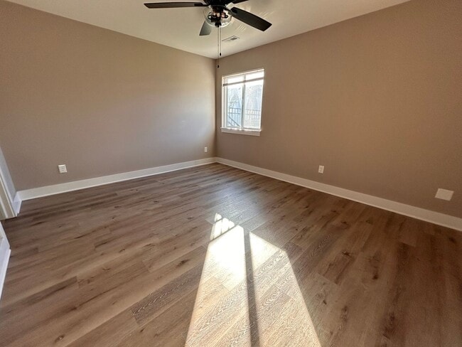 Photo - 1611-1613Dugan Unit 1611