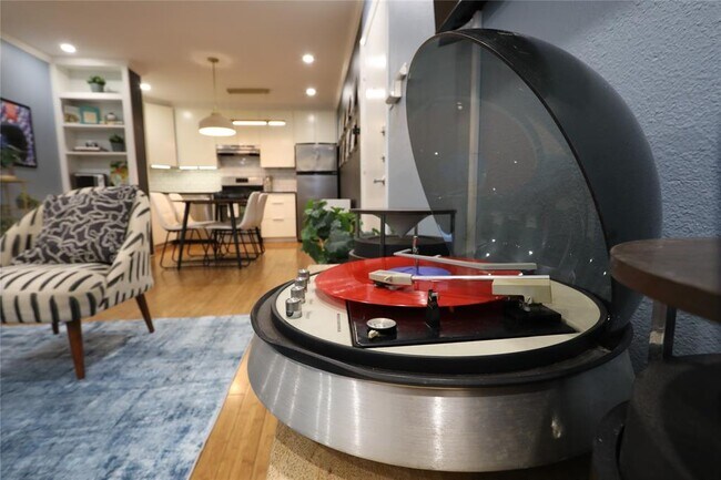 Photo - 1304 Summit St Unit 209