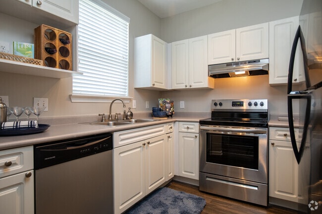 2BR, 2BA - Kitchen