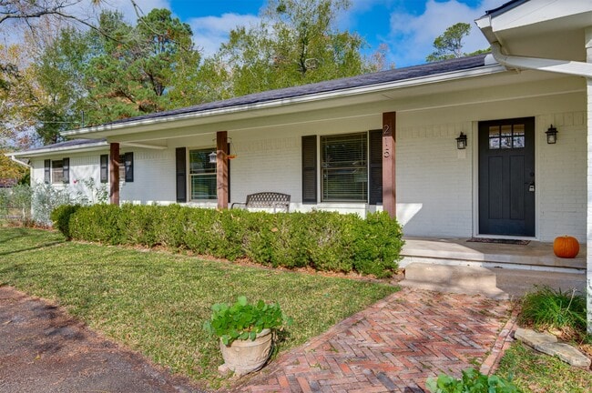Photo - 215 Perryman Rd