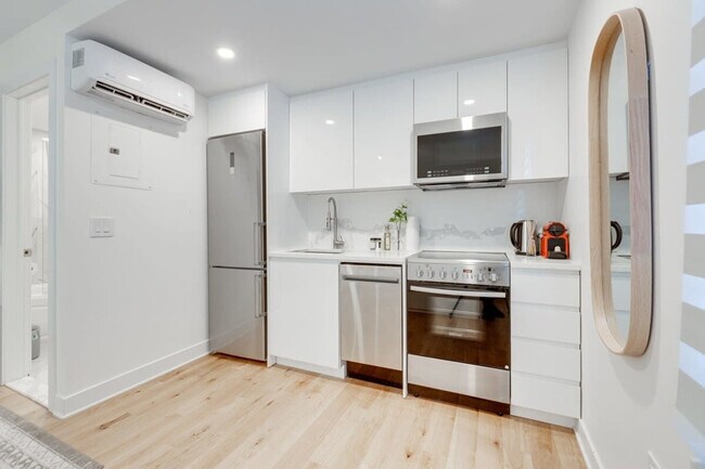 Photo - 1755 R. Saint-Denis Unit FL4-ID1319148P