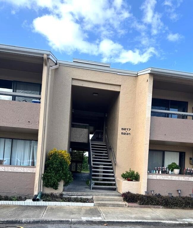 Building Photo - 5225 Vineland Rd Unit 5225