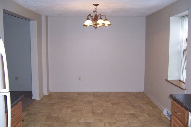 Photo - 25 E Main St