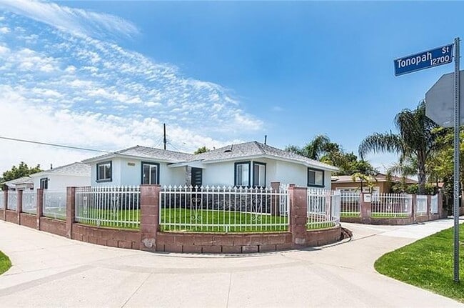 Photo - 9011 Vena Ave Unidad Main House