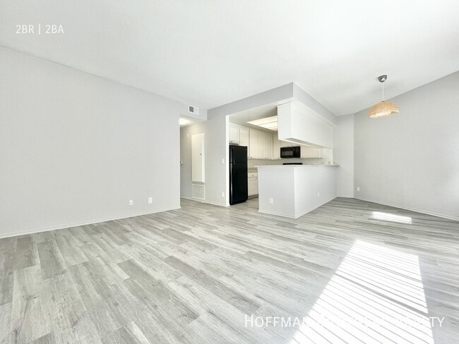 Building Photo - 11223 Richland Ave Unit 302