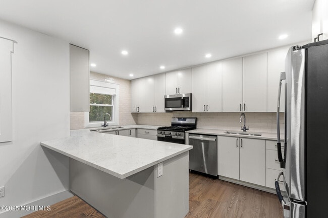 Photo - 741 Lakehurst Ave