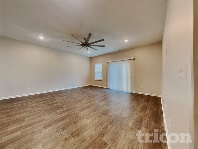 Photo - 1614 Danielle Rd