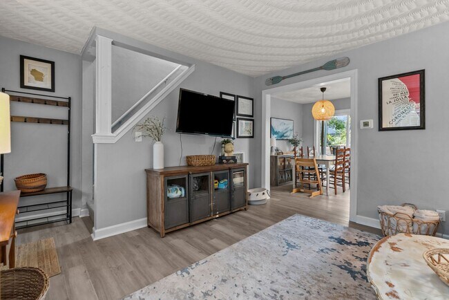 Photo - Furnished 4 bedroom Near NOB