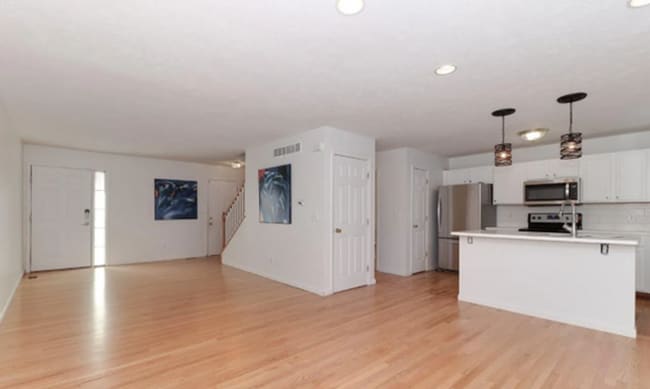 Photo - 4 Bedroom Townhome for Rent in Normal!