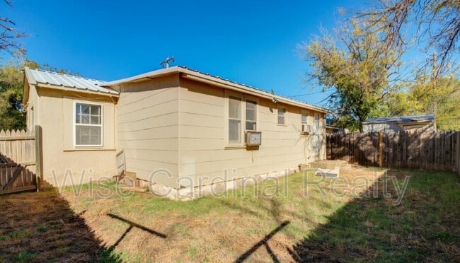Photo - 807 W 5th St