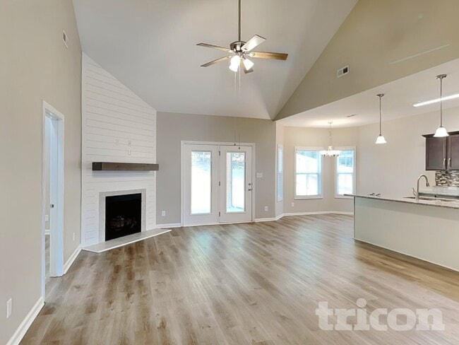 Photo - 476 Woodtrace Dr