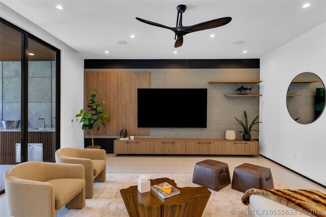 Photo - 727 NE 17th Way