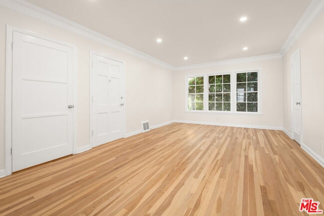 Photo - 405 Shirley Pl