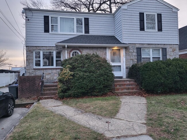 Photo - 128 E Maple St Unit Lg 2Bdr +yd+ basement