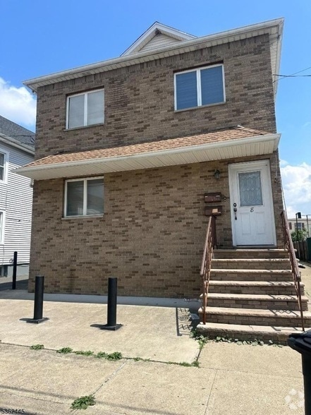 Building Photo - 8 Salter Pl Unit 2 Rental