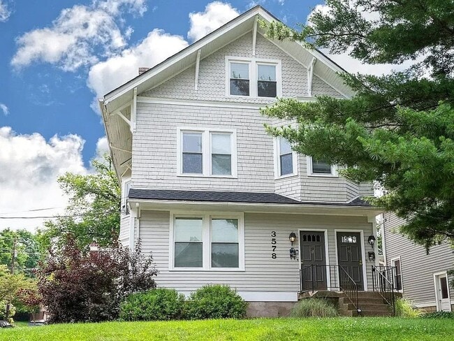 Building Photo - Michigan Ave