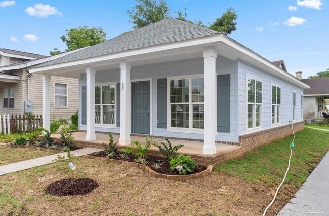 Photo - 801 E Gonzalez St