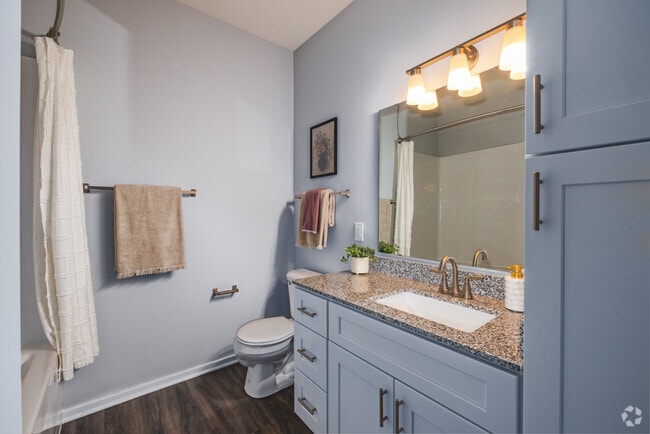1BR, 1BA - 837SF - Primary Bathroom