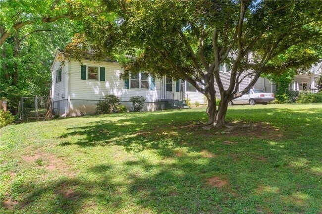 Photo - 1682 Bridgeport Dr NE