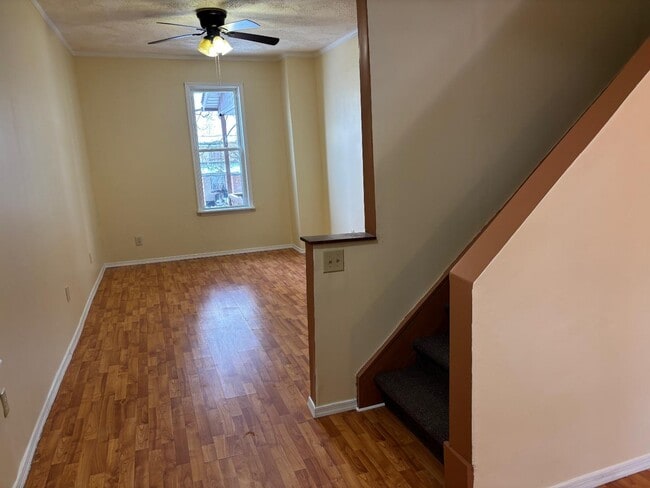 Photo - 2517 W Chestnut Ave