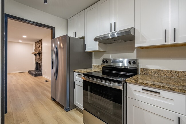 Photo - 1545 Springwood Dr SE