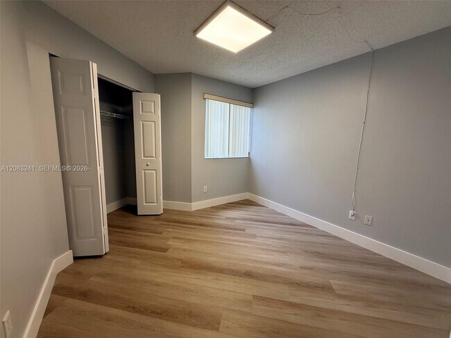 Photo - 527 SE 21st Dr