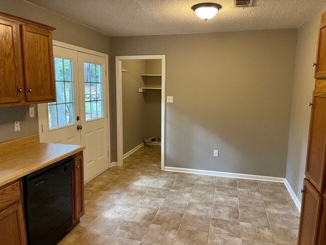 Photo - 716 Rosewood Dr