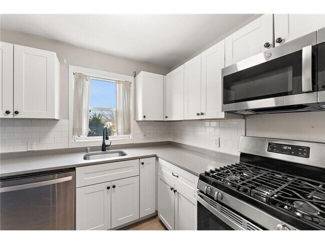 Photo - 1408 Lake St NE