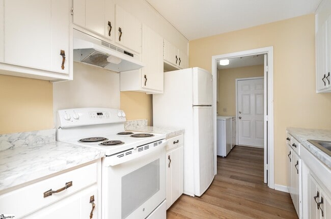 Photo - 14 Oakwood Dr