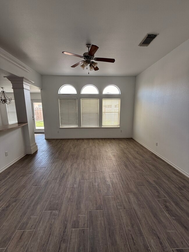 Photo - 3806 Los Arroyos Dr