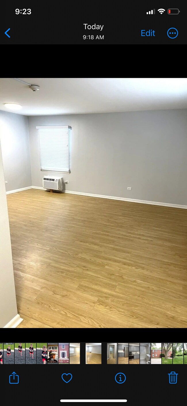 Living room - 4713 Elm St Unit 1W