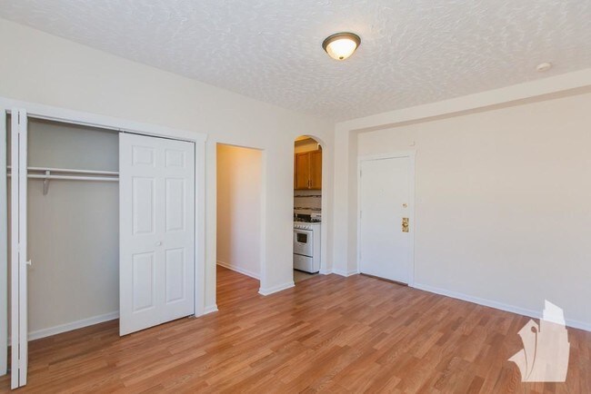 Photo - 839 W Sheridan Rd