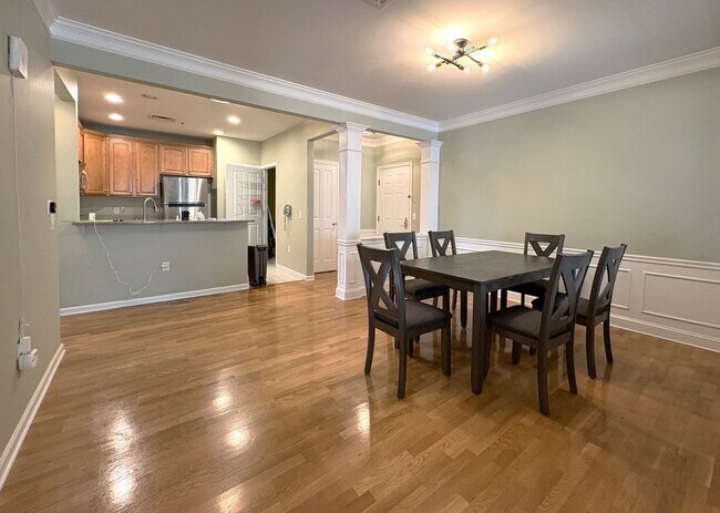 Photo - Spacious and Stylish 2 bedroom, 2 bath condo is desirable Coachman's Ridge complex