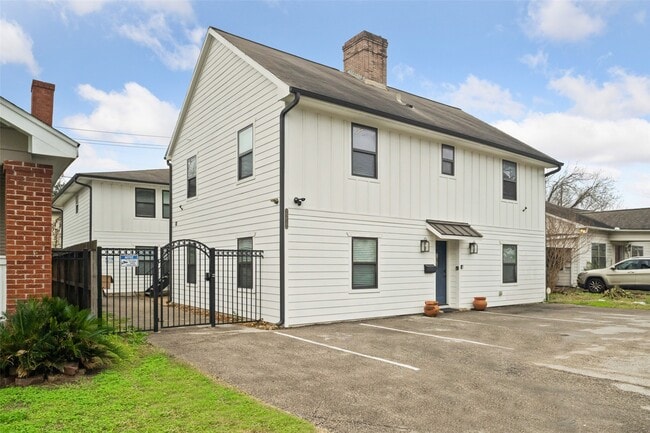 Building Photo - 2212 Rosewood St Rental