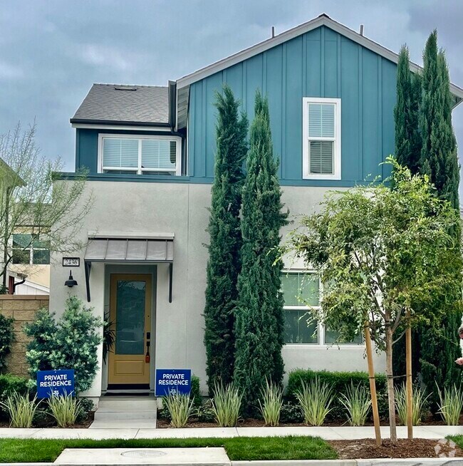 Building Photo - Brand New Custom MODEL 3 Bedroom 2.5 bath ... Rental