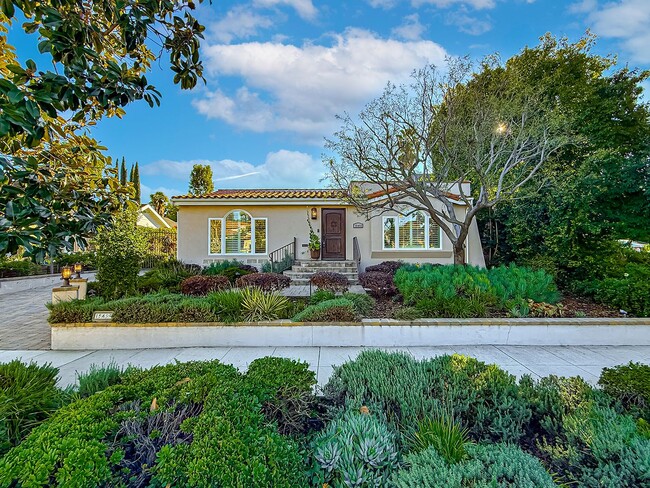 Building Photo - Upgraded Sherman Oaks 4+4 home - Ready for Move In!