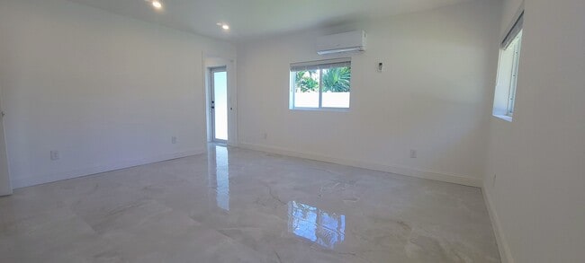 Photo - 1400 SE 8th Ave