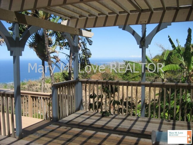 Beautiful home w/plenty of covered decking... - Beautiful home w/plenty of covered decking...