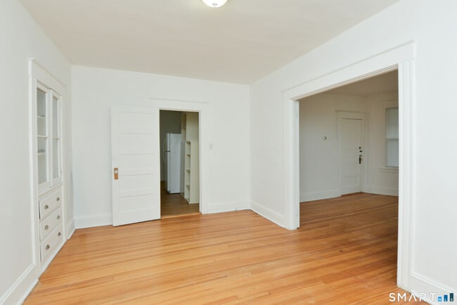 Photo - 390 Clinton St
